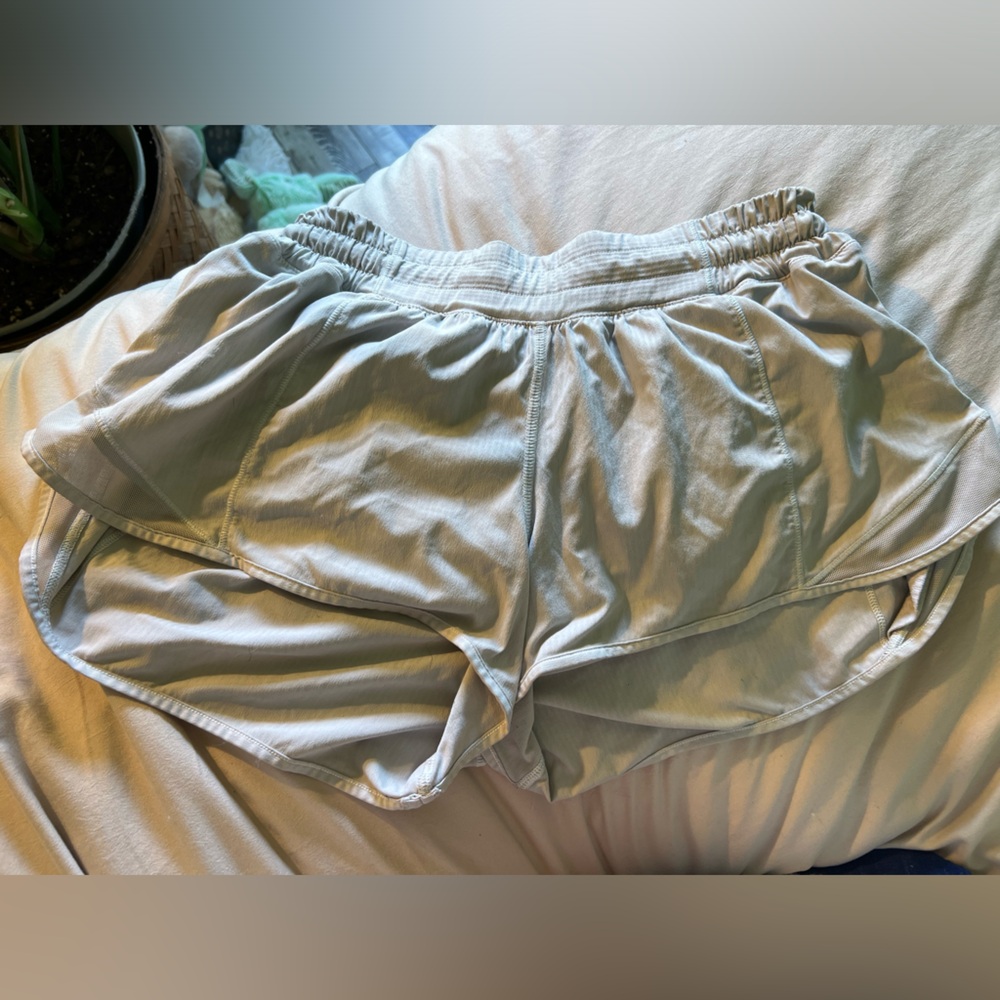 Lululemon Hotty Hot Shorts 2.5 Size 6